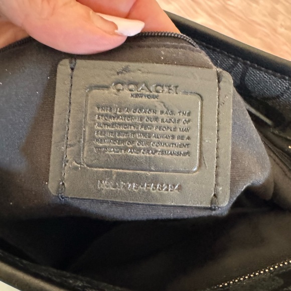 Coach Black and Gray Signature shoulder bag - Picture 11 of 12